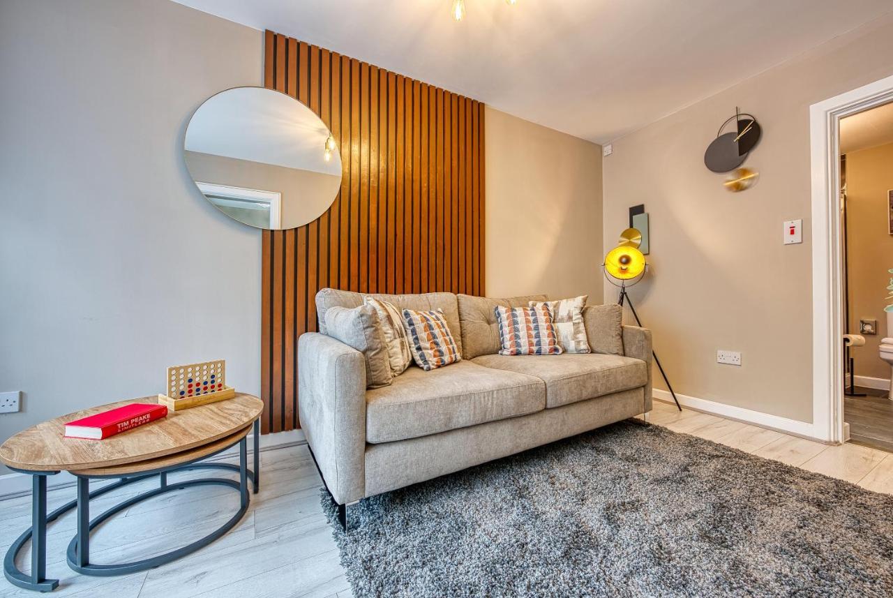 Elegant 5 Bed House - Sleeps 9, Central Solihull, Nec, Jlr, Hs2, Resorts World, Airport Business And Leisure Stays, Exterior foto