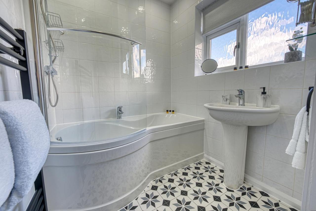 Elegant 5 Bed House - Sleeps 9, Central Solihull, Nec, Jlr, Hs2, Resorts World, Airport Business And Leisure Stays, Exterior foto