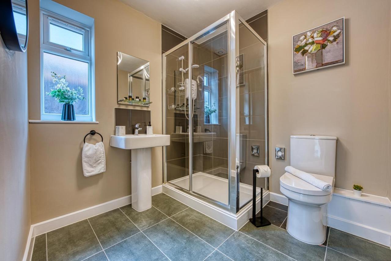 Elegant 5 Bed House - Sleeps 9, Central Solihull, Nec, Jlr, Hs2, Resorts World, Airport Business And Leisure Stays, Exterior foto
